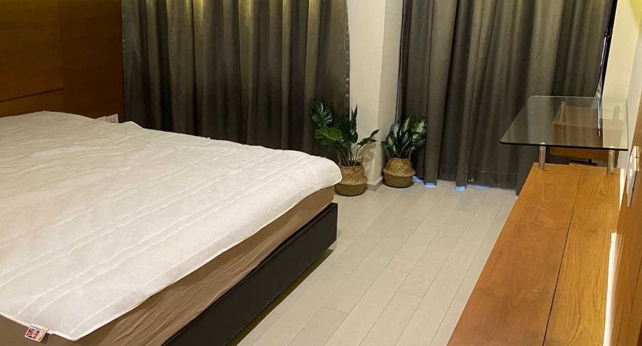 For rent 2 bedrooms condo in Pathum Wan, Bangkok