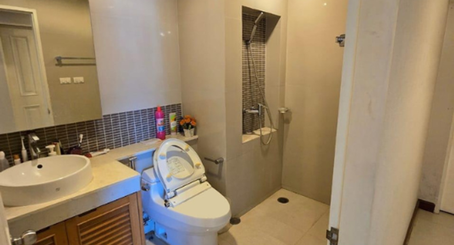 For sale 2 bedrooms condo in Watthana, Bangkok