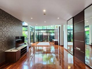 Casa adosada en alquiler de 3 habitaciones en Khlong Toei, Bangkok