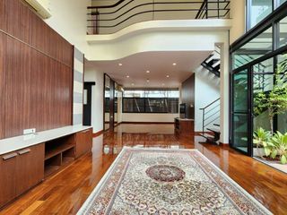 Casa adosada en alquiler de 3 habitaciones en Khlong Toei, Bangkok