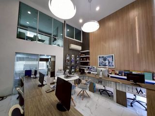 For sale 4 Beds retail Space in Yan Nawa, Bangkok
