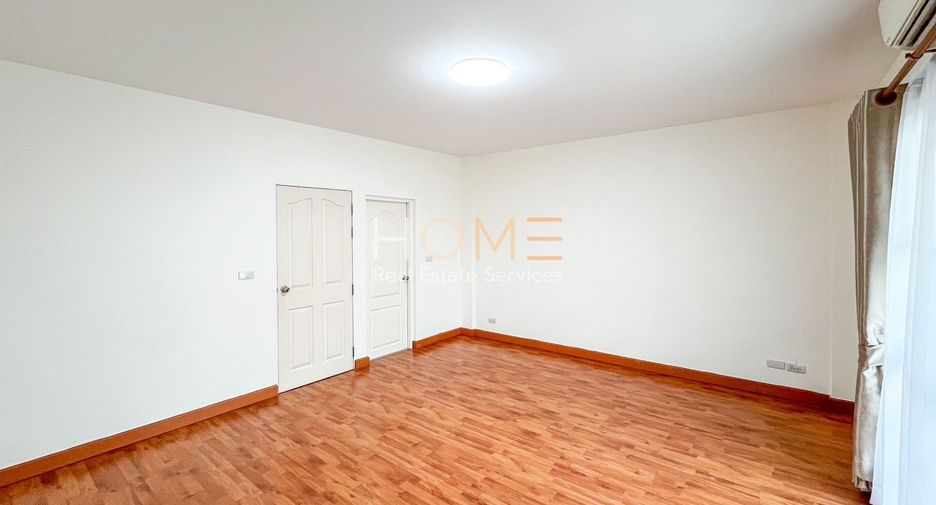 For sale 3 bedrooms townhouse in Bueng Kum, Bangkok