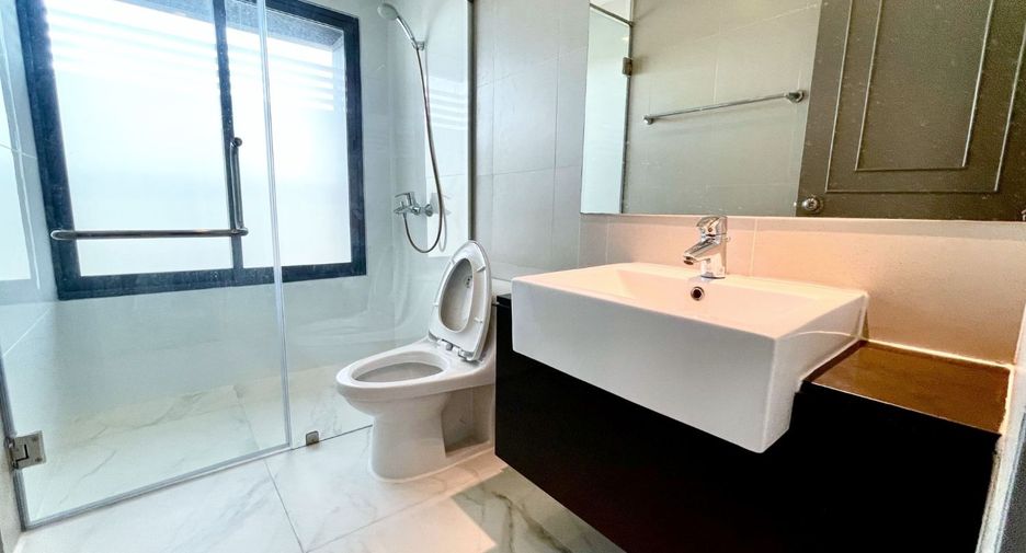 For rent そして for sale 3 ベッドルーム condo in Khlong Toei, Bangkok