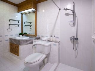 For rent 4 bed serviced apartment in Watthana, Bangkok