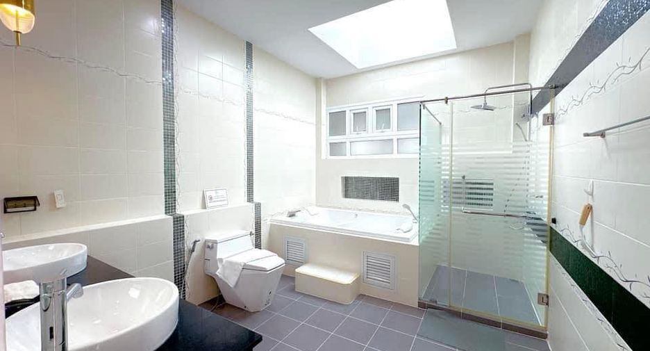For sale 4 bedrooms house in Bang Lamung, Chonburi