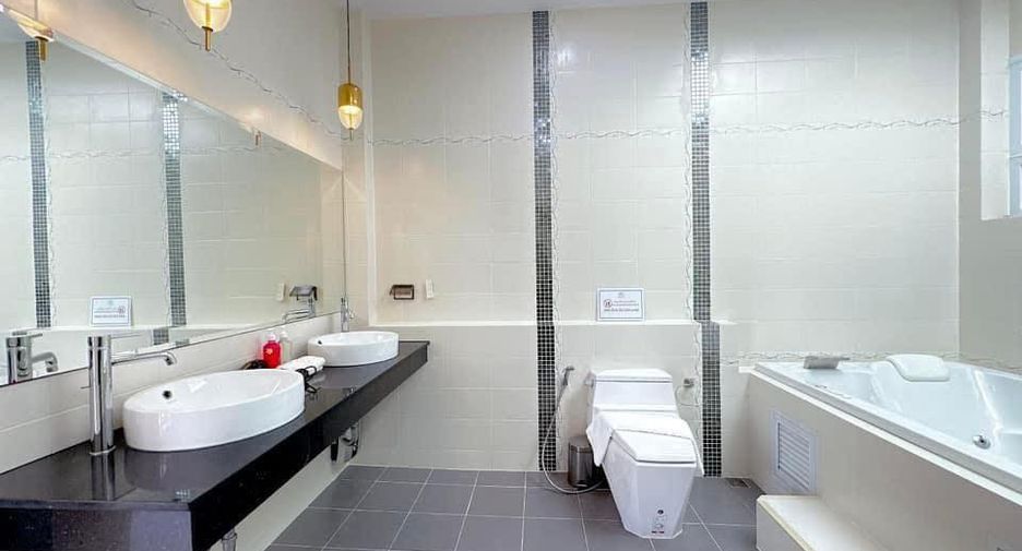 For sale 4 bedrooms house in Bang Lamung, Chonburi