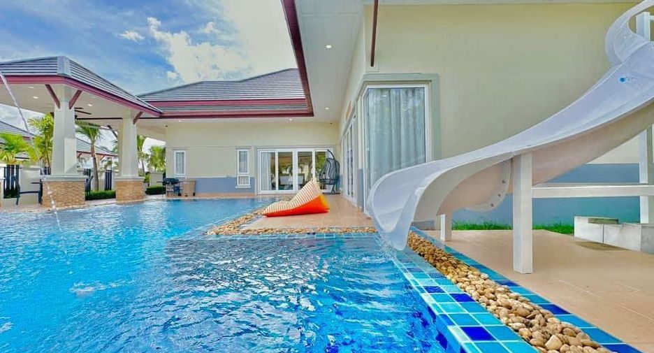 For sale 4 bedrooms house in Bang Lamung, Chonburi