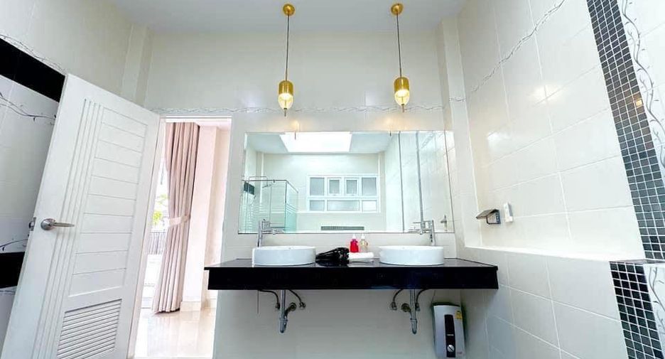 For sale 4 bedrooms house in Bang Lamung, Chonburi
