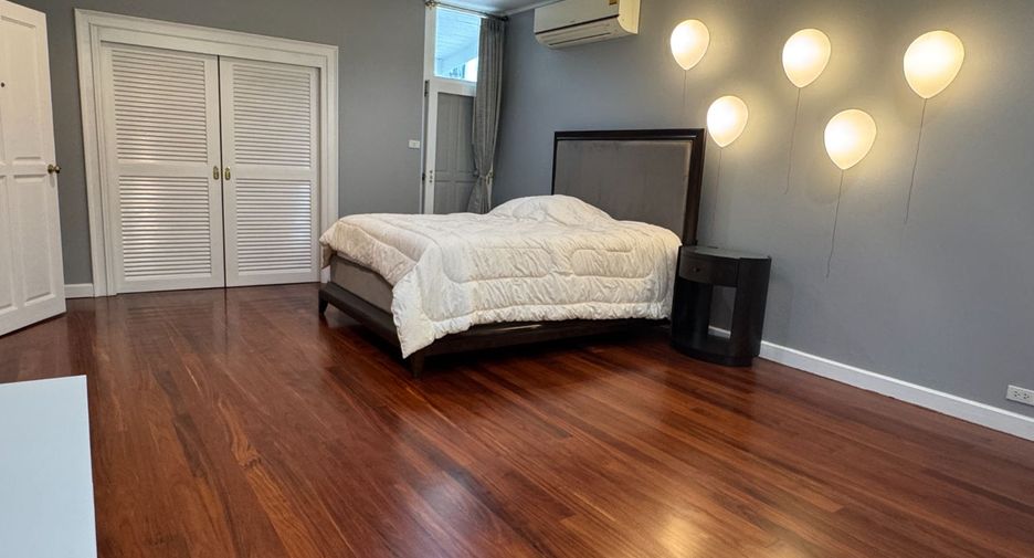 For rent 4 bedrooms house in Ratchathewi, Bangkok