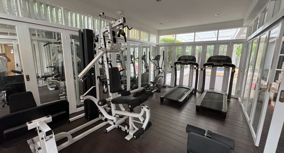 For rent 4 bedrooms house in Ratchathewi, Bangkok