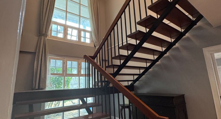 For rent 4 bedrooms house in Ratchathewi, Bangkok