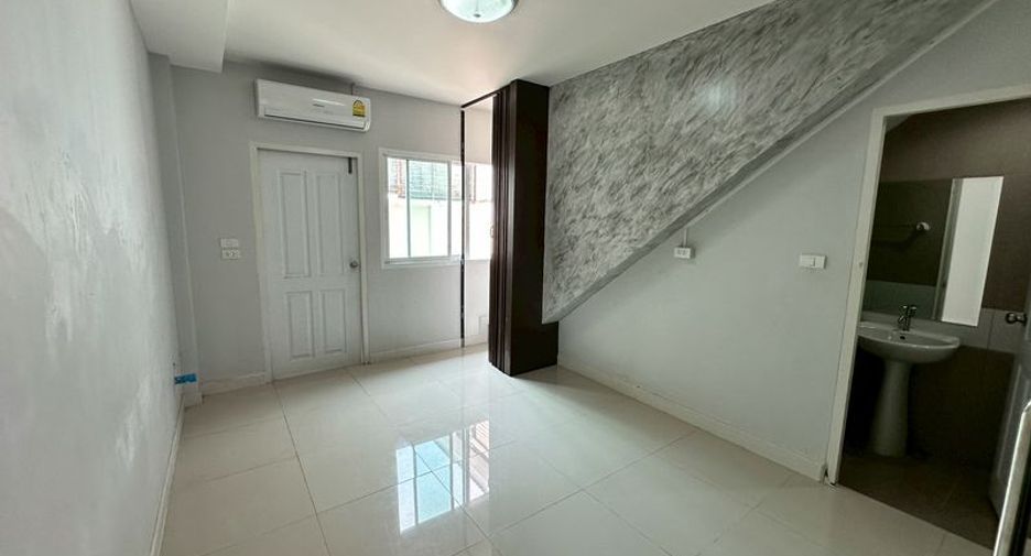 For rent retail Space in Si Racha, Chonburi