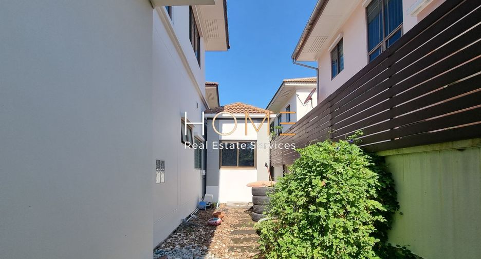 For sale 4 bedrooms house in Khan Na Yao, Bangkok