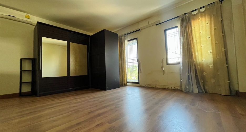 For sale 3 bedrooms townhouse in Wang Thonglang, Bangkok