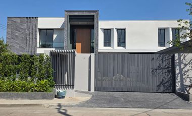 Haus zum Kauf mit 6 Zimmer in Suan Luang, Bangkok