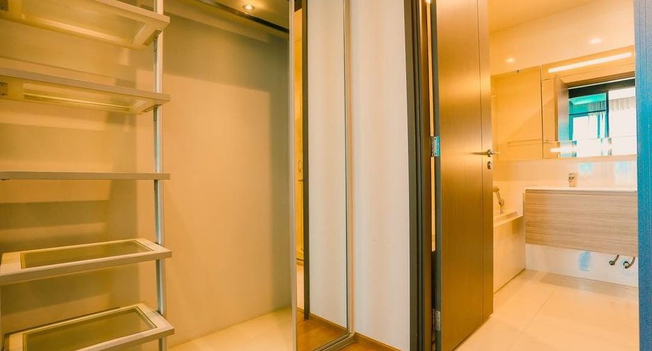Condo en alquiler de 1 habitaciones en Khlong Toei, Bangkok