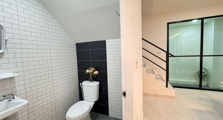 For sale 2 bedrooms townhouse in Bang Lamung, Chonburi
