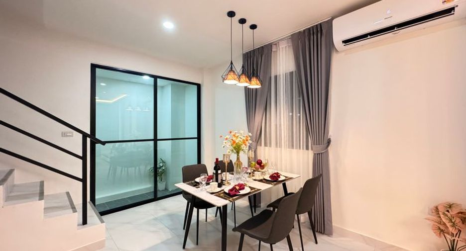 For sale 2 bedrooms townhouse in Bang Lamung, Chonburi