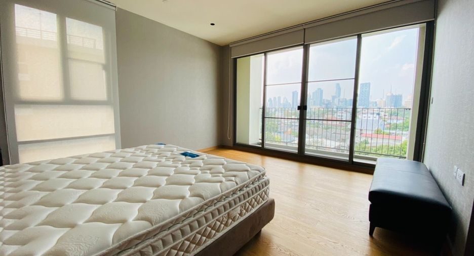 For rent 2 bedrooms condo in Yan Nawa, Bangkok