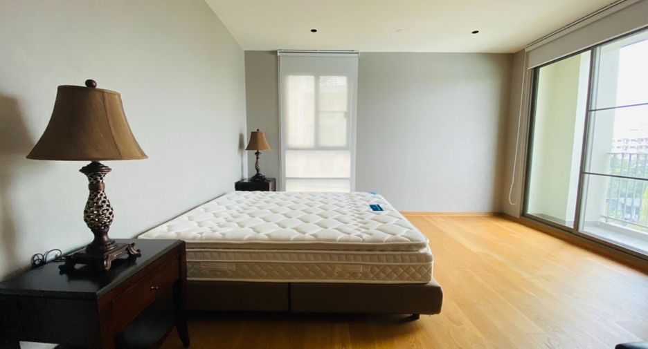 For rent 2 bedrooms condo in Yan Nawa, Bangkok