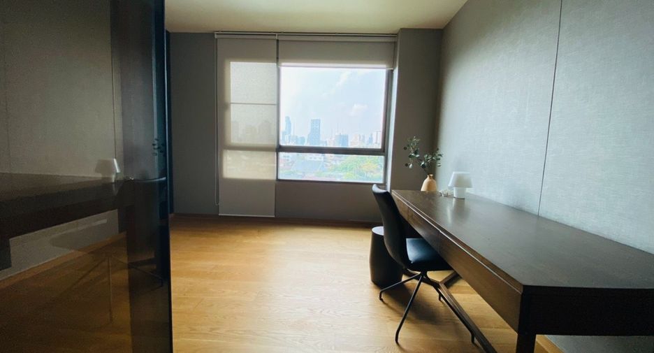 For rent 2 bedrooms condo in Yan Nawa, Bangkok
