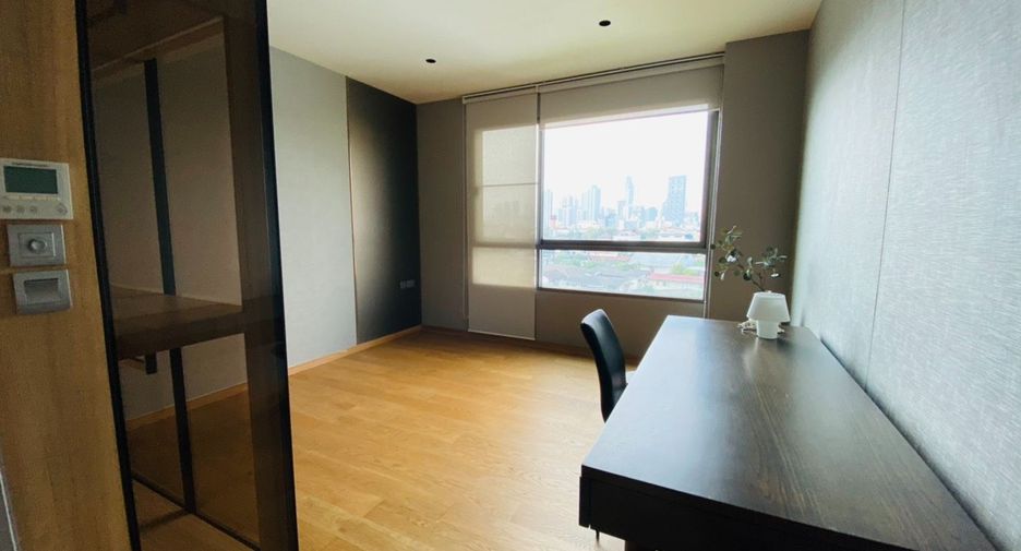 For rent 2 bedrooms condo in Yan Nawa, Bangkok