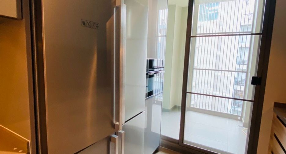 For rent 2 bedrooms condo in Yan Nawa, Bangkok