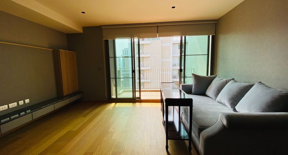 For rent 2 bedrooms condo in Yan Nawa, Bangkok