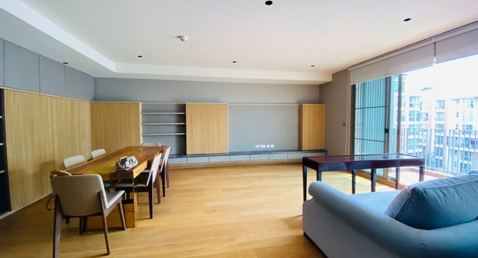 For rent 2 bedrooms condo in Yan Nawa, Bangkok