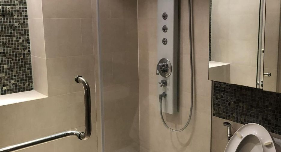 For rent and for sale 3 bedrooms condo in Yan Nawa, Bangkok