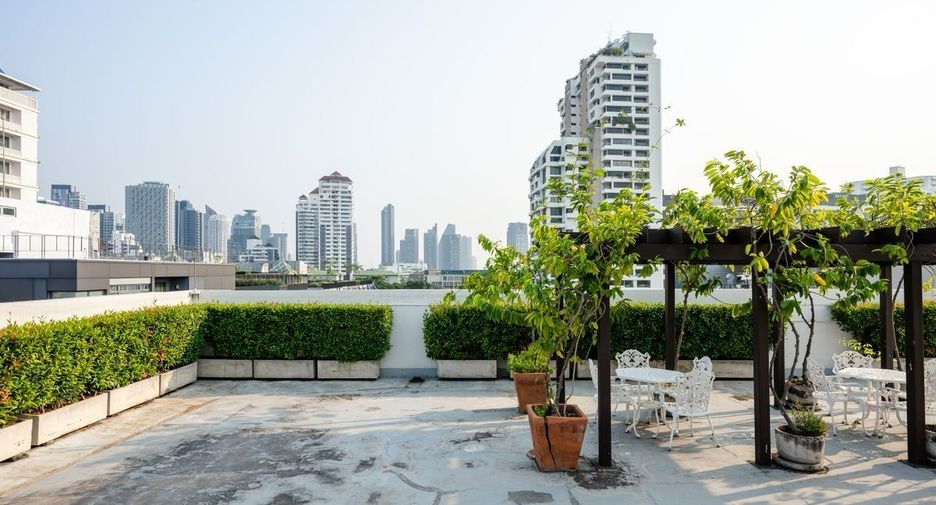For sale 2 bedrooms condo in Watthana, Bangkok