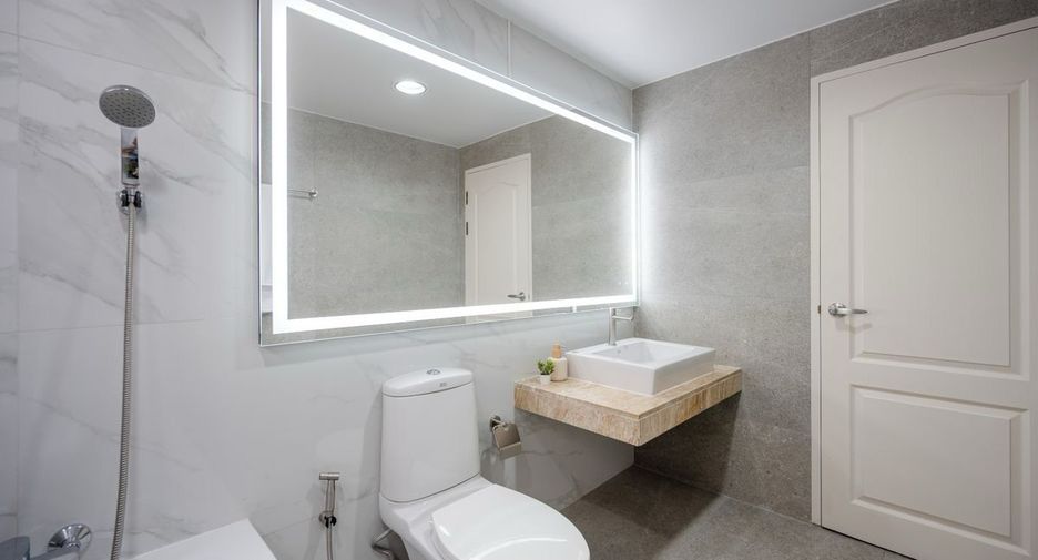 For sale 2 bedrooms condo in Watthana, Bangkok
