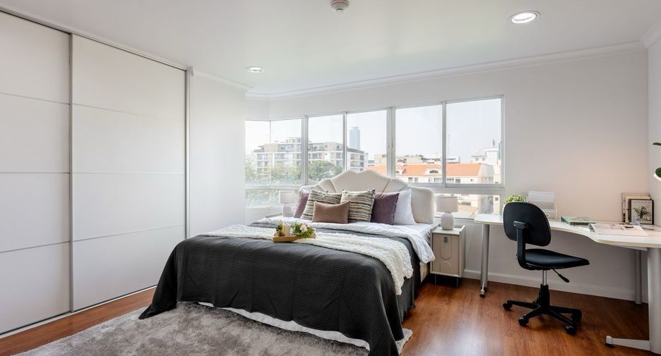 For sale 2 bedrooms condo in Watthana, Bangkok