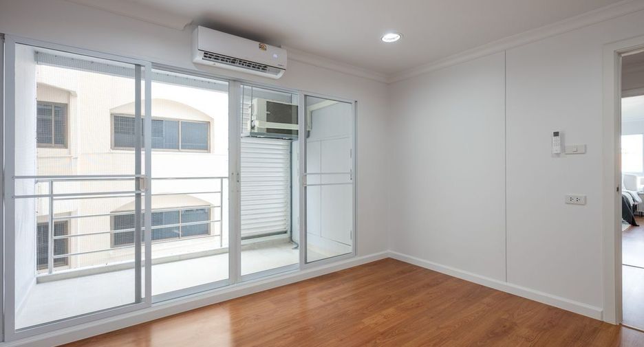 For sale 2 bedrooms condo in Watthana, Bangkok