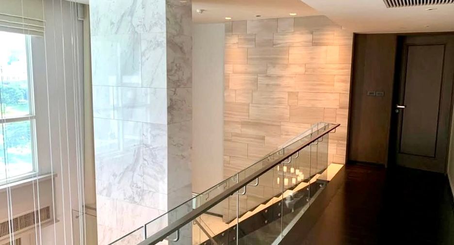 For rent 3 bedrooms condo in Khlong Toei, Bangkok