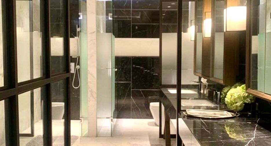 For rent 3 bedrooms condo in Khlong Toei, Bangkok
