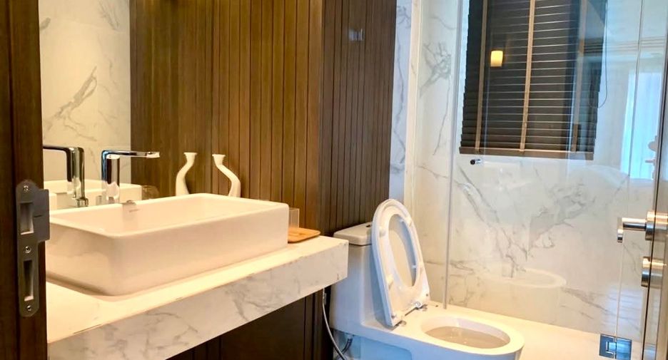 For rent 3 bedrooms condo in Khlong Toei, Bangkok