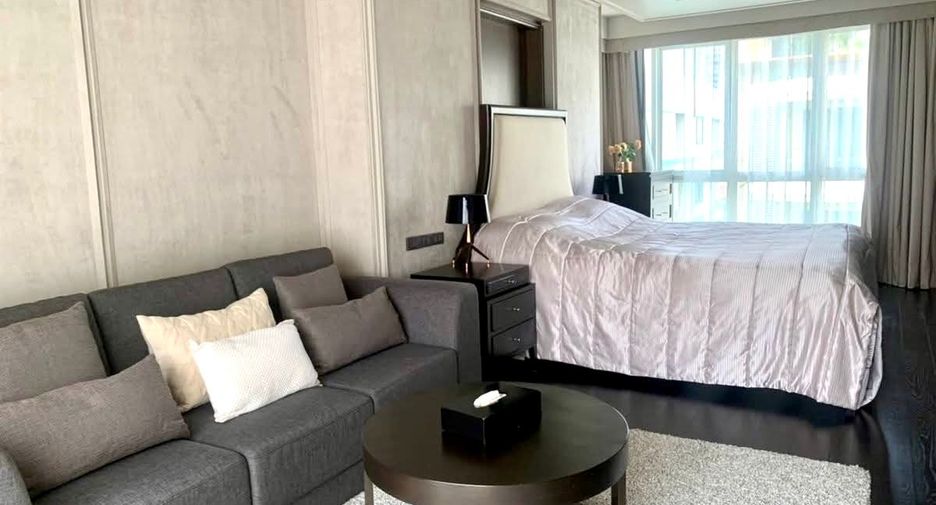 For rent 3 bedrooms condo in Khlong Toei, Bangkok