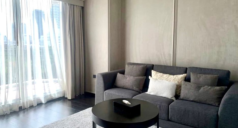 For rent 3 bedrooms condo in Khlong Toei, Bangkok