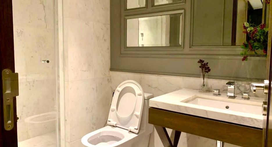 For rent 3 bedrooms condo in Khlong Toei, Bangkok