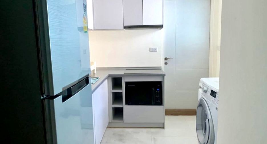 For rent 3 bedrooms condo in Khlong Toei, Bangkok