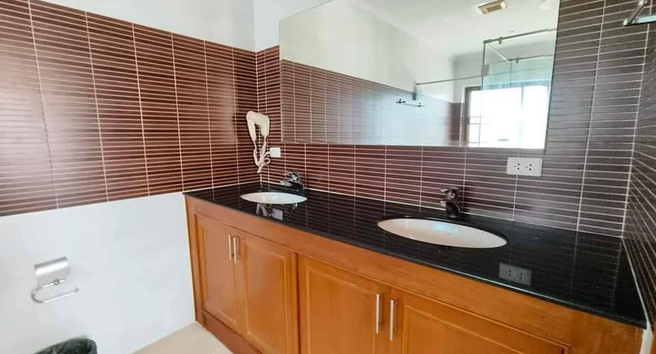 For rent 4 bedrooms house in Jomtien, Pattaya