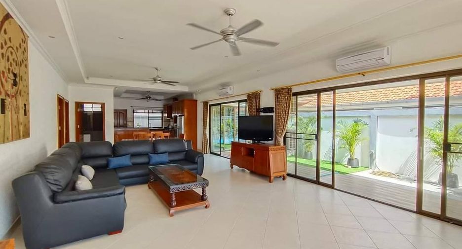 For rent 4 bedrooms house in Jomtien, Pattaya
