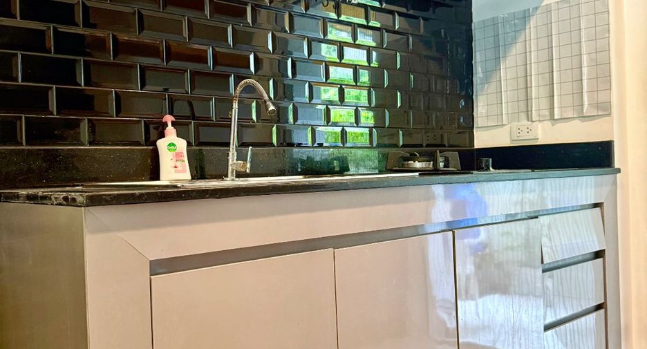 For sale 4 bedrooms house in Mueang Nonthaburi, Nonthaburi