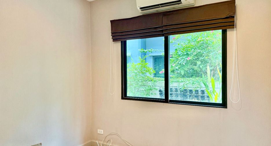 For sale 4 bedrooms house in Mueang Nonthaburi, Nonthaburi