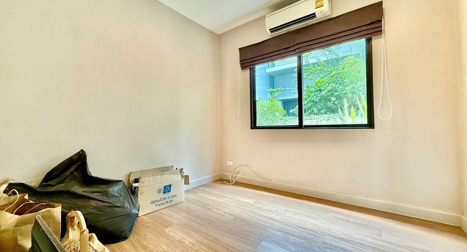 For sale 4 bedrooms house in Mueang Nonthaburi, Nonthaburi