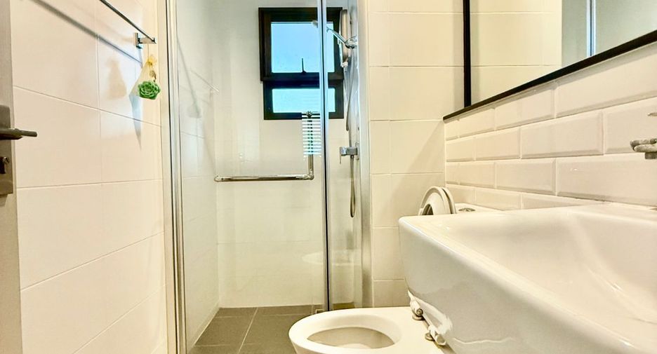 For sale 4 bedrooms house in Mueang Nonthaburi, Nonthaburi