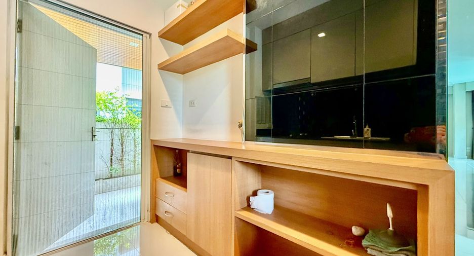 For sale 4 bedrooms house in Mueang Nonthaburi, Nonthaburi