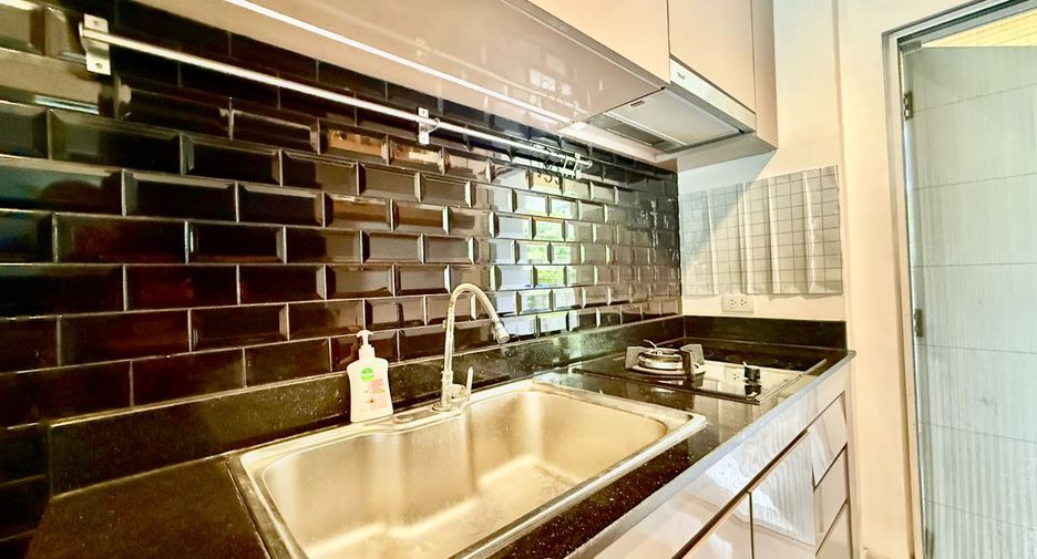 For sale 4 bedrooms house in Mueang Nonthaburi, Nonthaburi