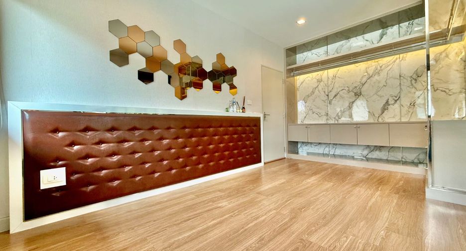 For sale 4 bedrooms house in Mueang Nonthaburi, Nonthaburi